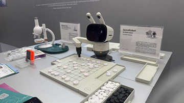 国产大模型加速迭代 开源渐成“必选项”