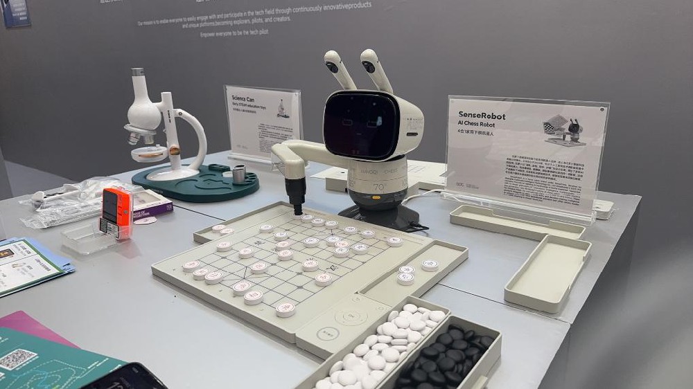 财经聚焦|国产大模型加速迭代 开源渐成“必选项”