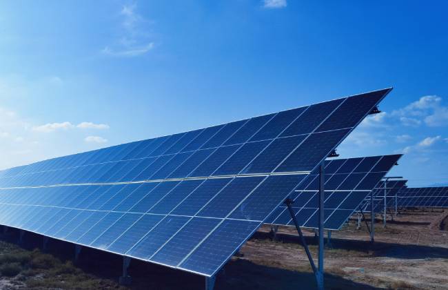 机构预测:2025年中国光伏新增装机规模超300GW